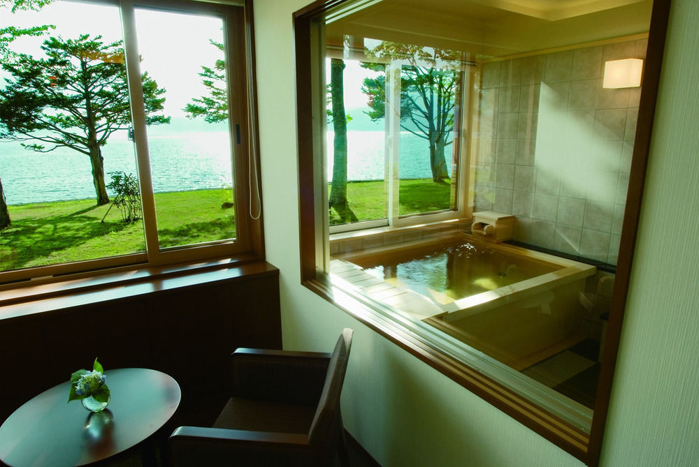 Lakeside Villa Suimeikaku Титосе Екстериор снимка